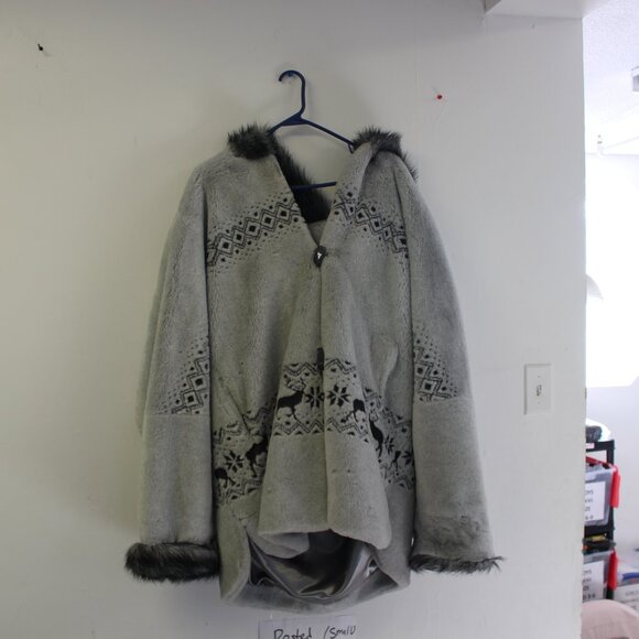 Monterey womens faux fur coat with deer - Picture 1 of 5